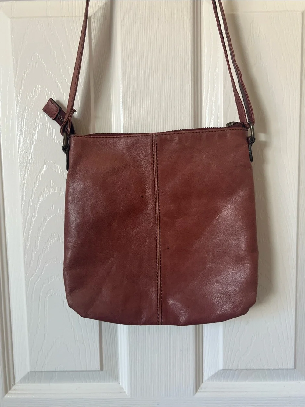 Wilson’s Leather Women's Crossbody Shoulder Bag in Burgundy